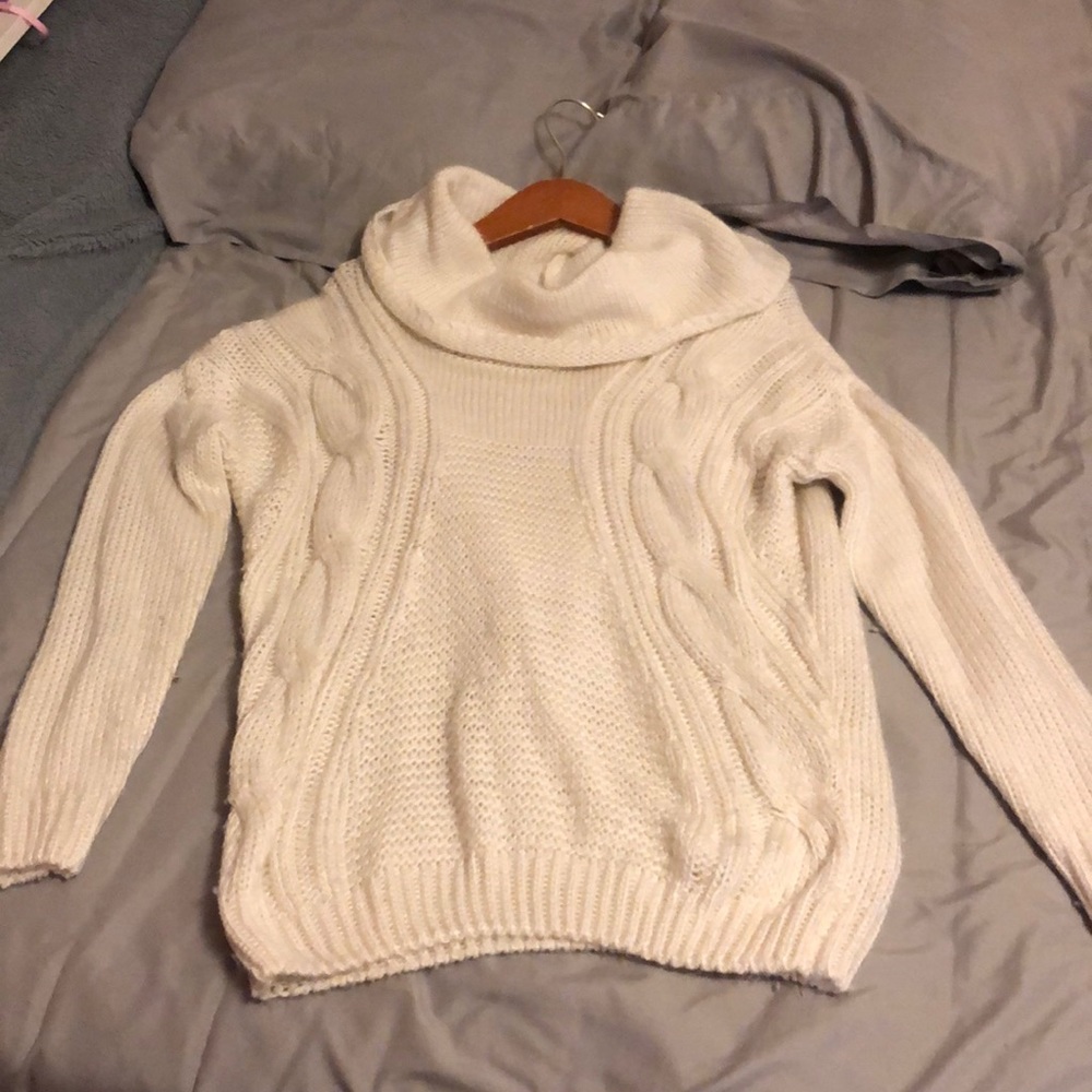 Cream cowel/wide neck sweater 🌟